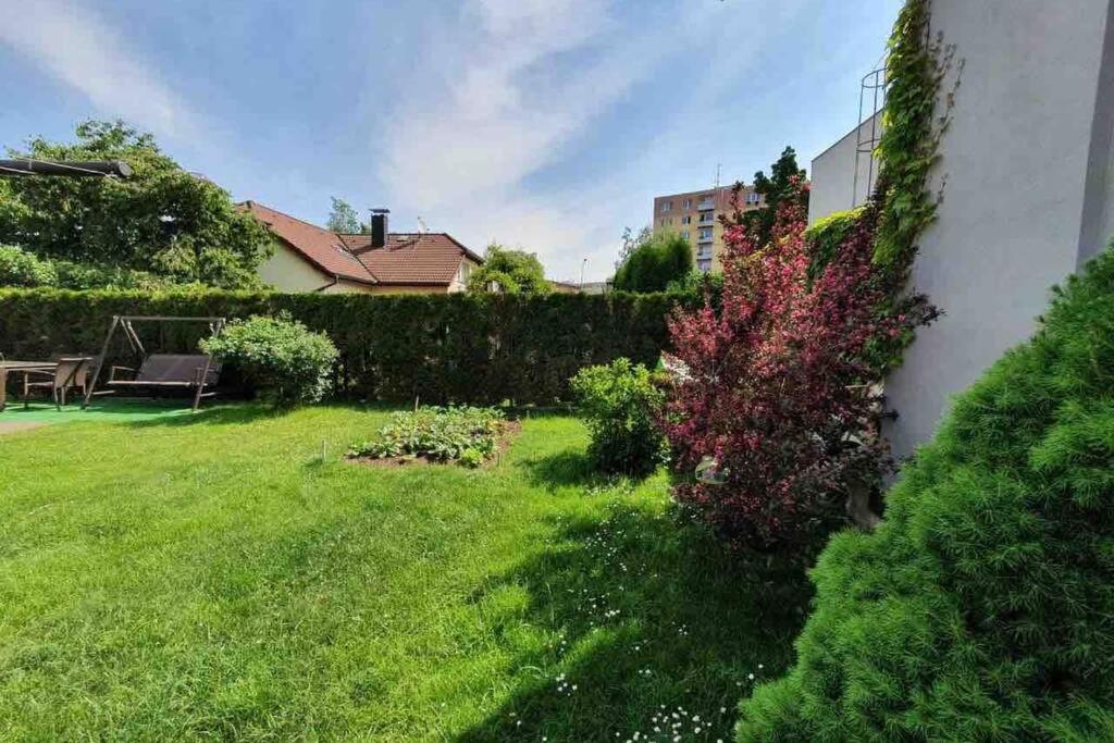 Family Apartment With Garden And Parking Spot Ceske Budejovice Eksteriør bilde